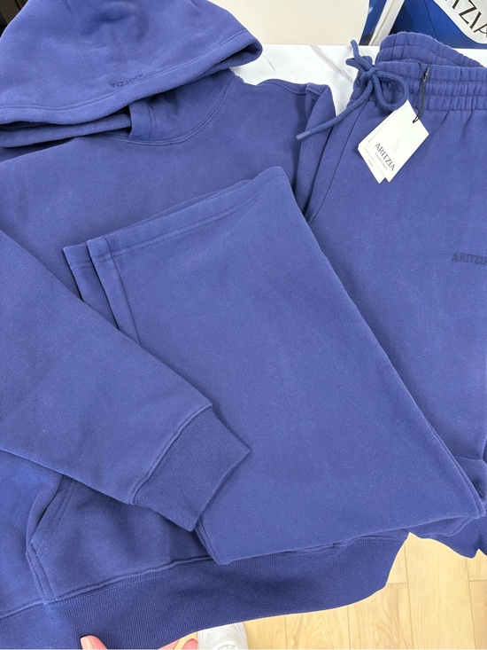 Aritzia Tops - NWT aritzia sweatfleece set